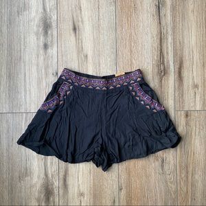 🆕 Hollister Black Embroidered Flowy Shorts